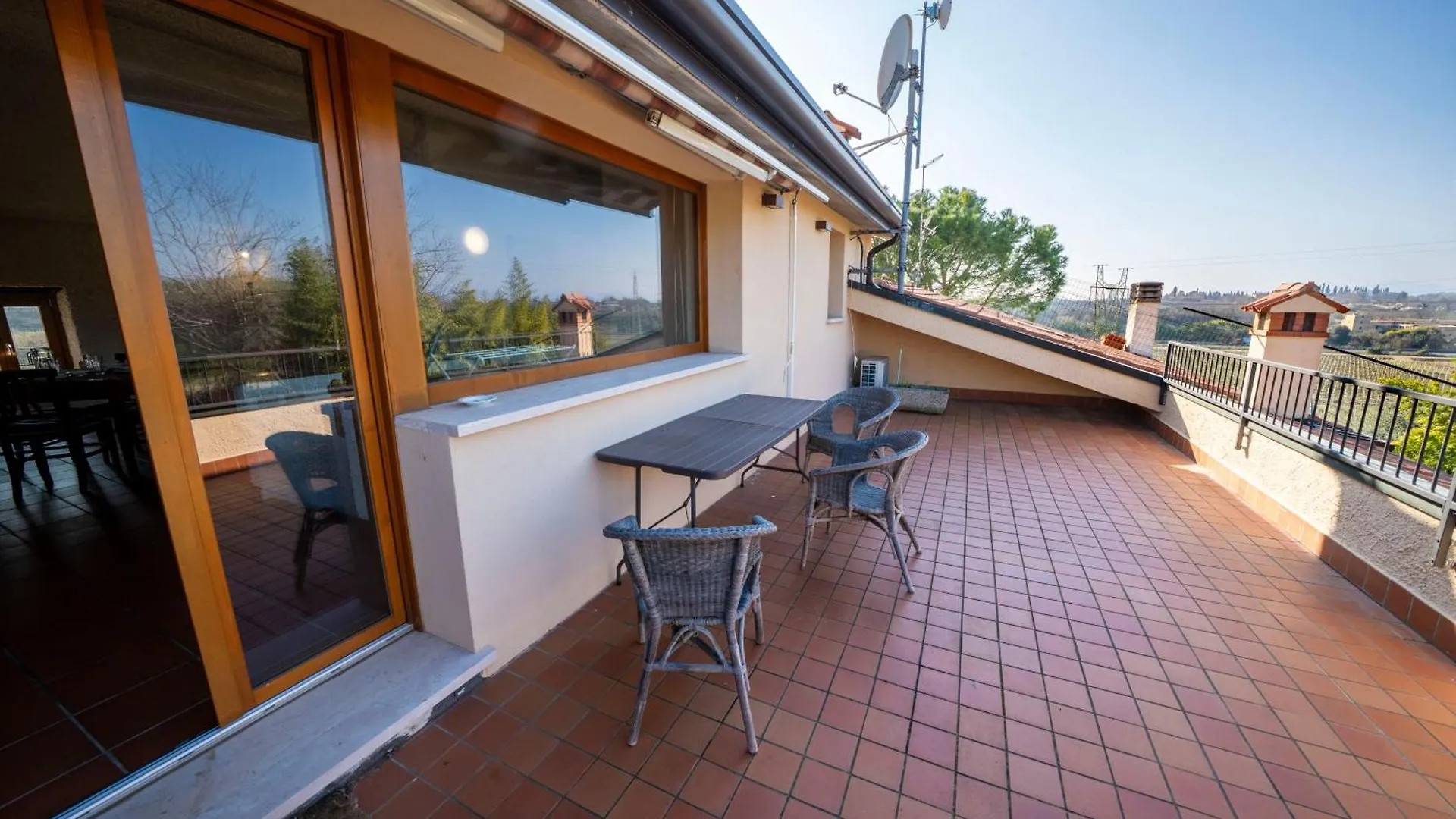 Casa Ghirlanda Con Piscina E Campo Da Tennis Λατζίζε 0*,  Ιταλία