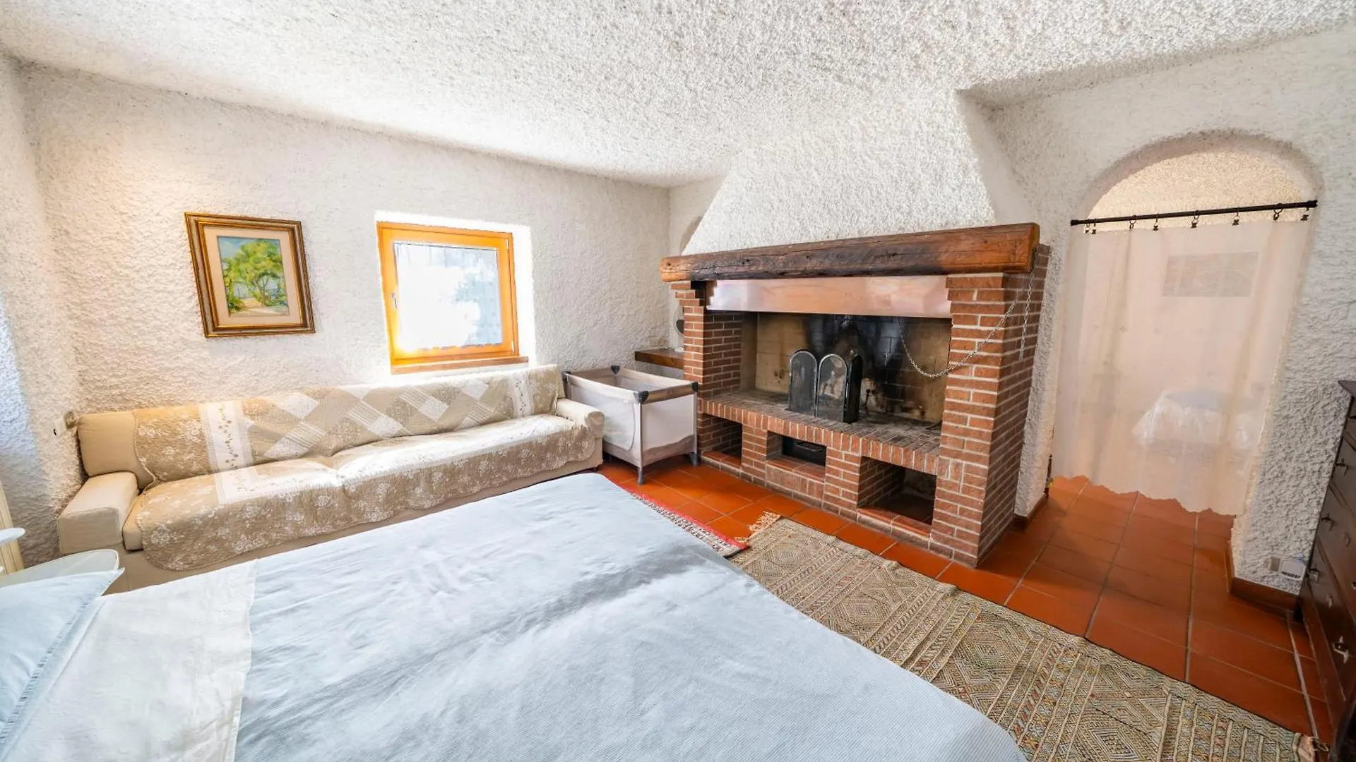 Casa Ghirlanda Con Piscina E Campo Da Tennis Λατζίζε 0*,  Ιταλία