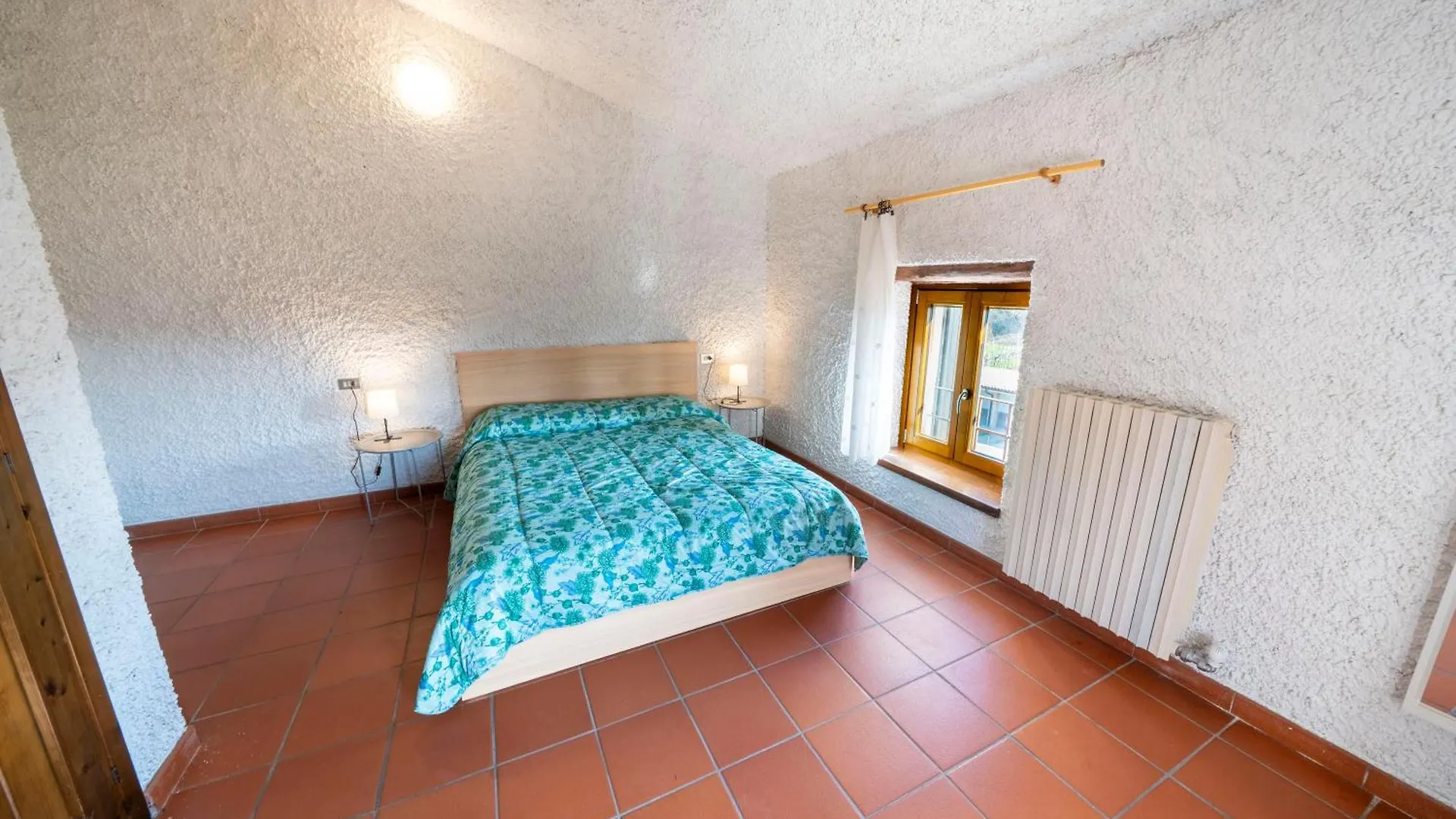 Casa Ghirlanda Con Piscina E Campo Da Tennis Λατζίζε 0*,