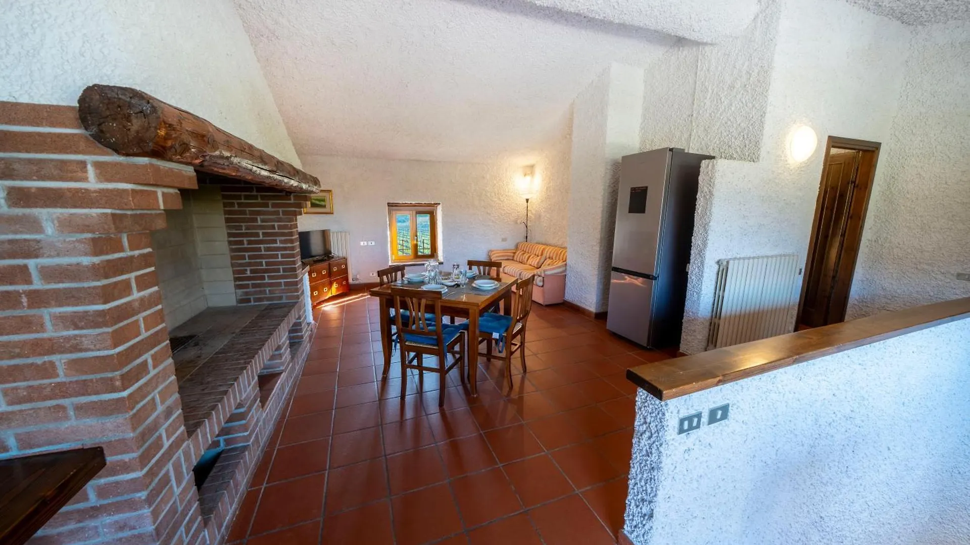 Casa Ghirlanda Con Piscina E Campo Da Tennis Λατζίζε Διαμέρισμα